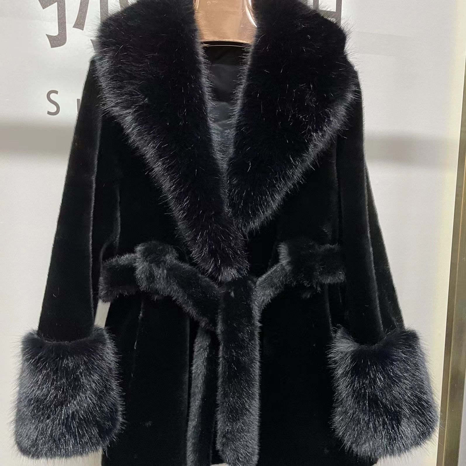 – Manteau en Fourrure Luxury 2026
