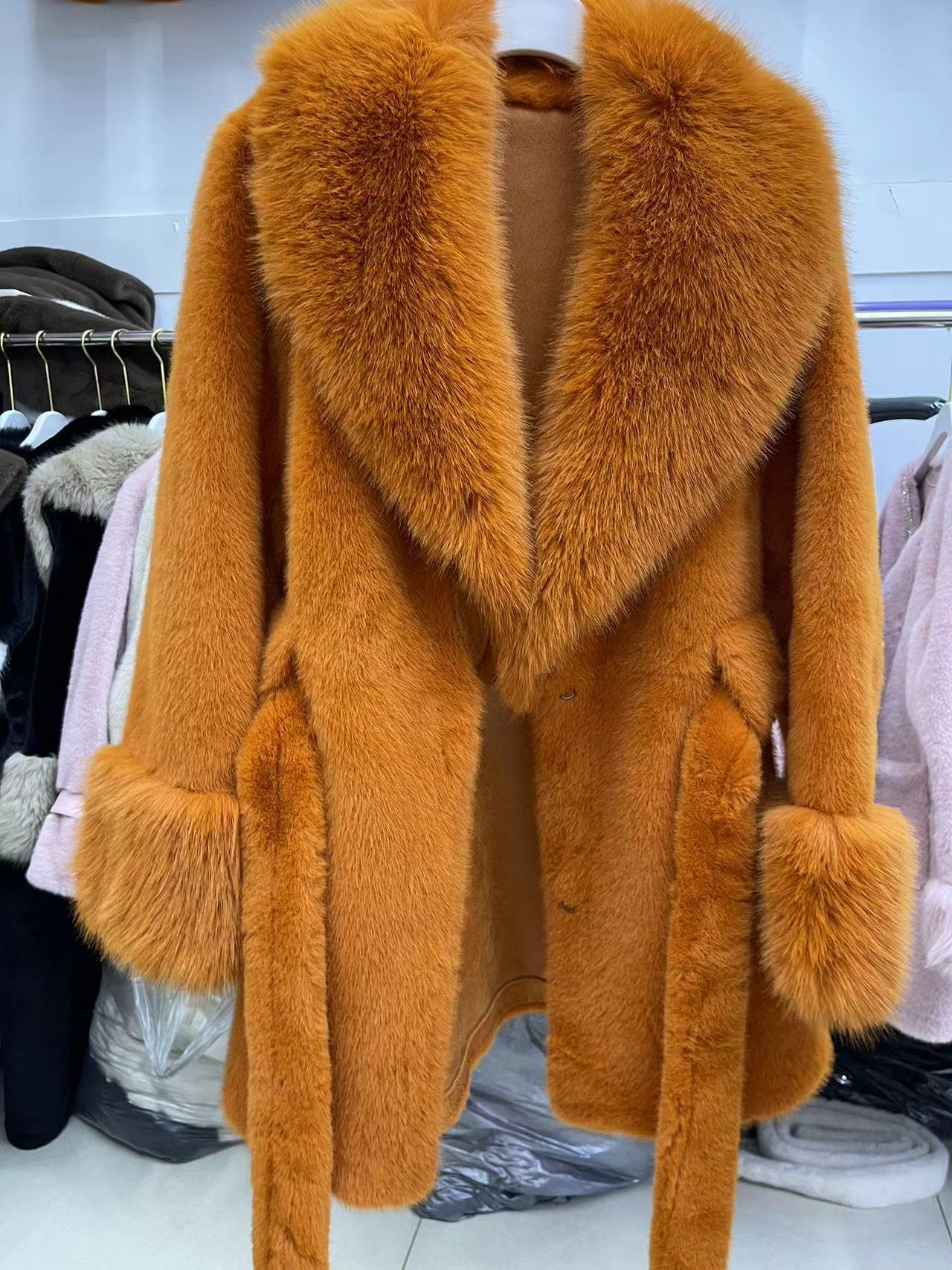 – Manteau en Fourrure Luxury 2026